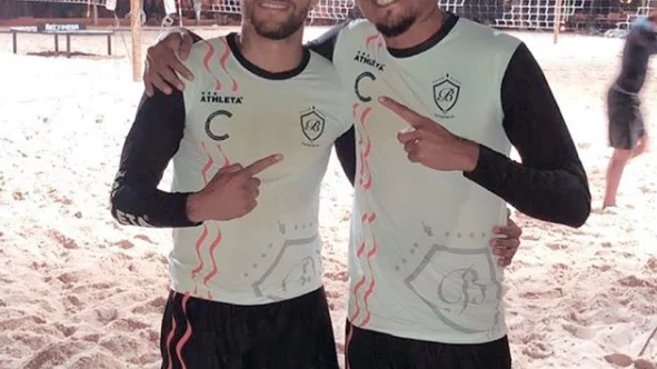 Neymar, jugando al fútbol playa