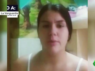 Las 'explicaciones' de la mujer del ataque homófobo en Barcelona: "Había niños delante, para esas cosas te vas a un hotel" Las 'explicaciones' de la mujer del ataque homófobo en Barcelona: "Había niños delante, para esas cosas te vas a un hotel"