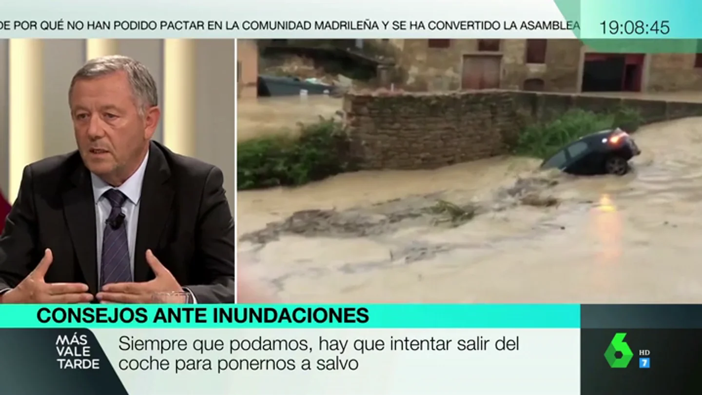 Esto es lo que debes hacer si te encuentras dentro de un coche durante una inundación Esto es lo que debes hacer si te encuentras dentro de un coche durante una inundación