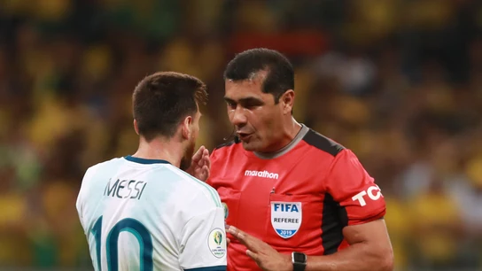 Roddy Zambrano y Leo Messi durante la Copa América Roddy Zambrano y Leo Messi durante la Copa América