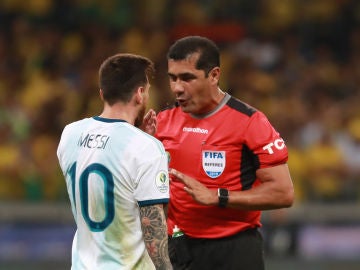 Roddy Zambrano y Leo Messi durante la Copa América Roddy Zambrano y Leo Messi durante la Copa América