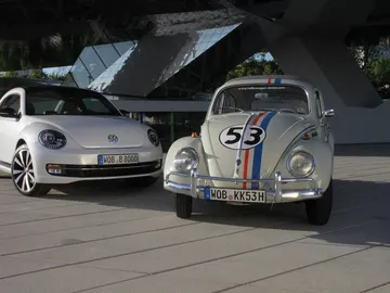 El Volkswagen Beetle comparte protagonismo con su nieto El Volkswagen Beetle comparte protagonismo con su nieto