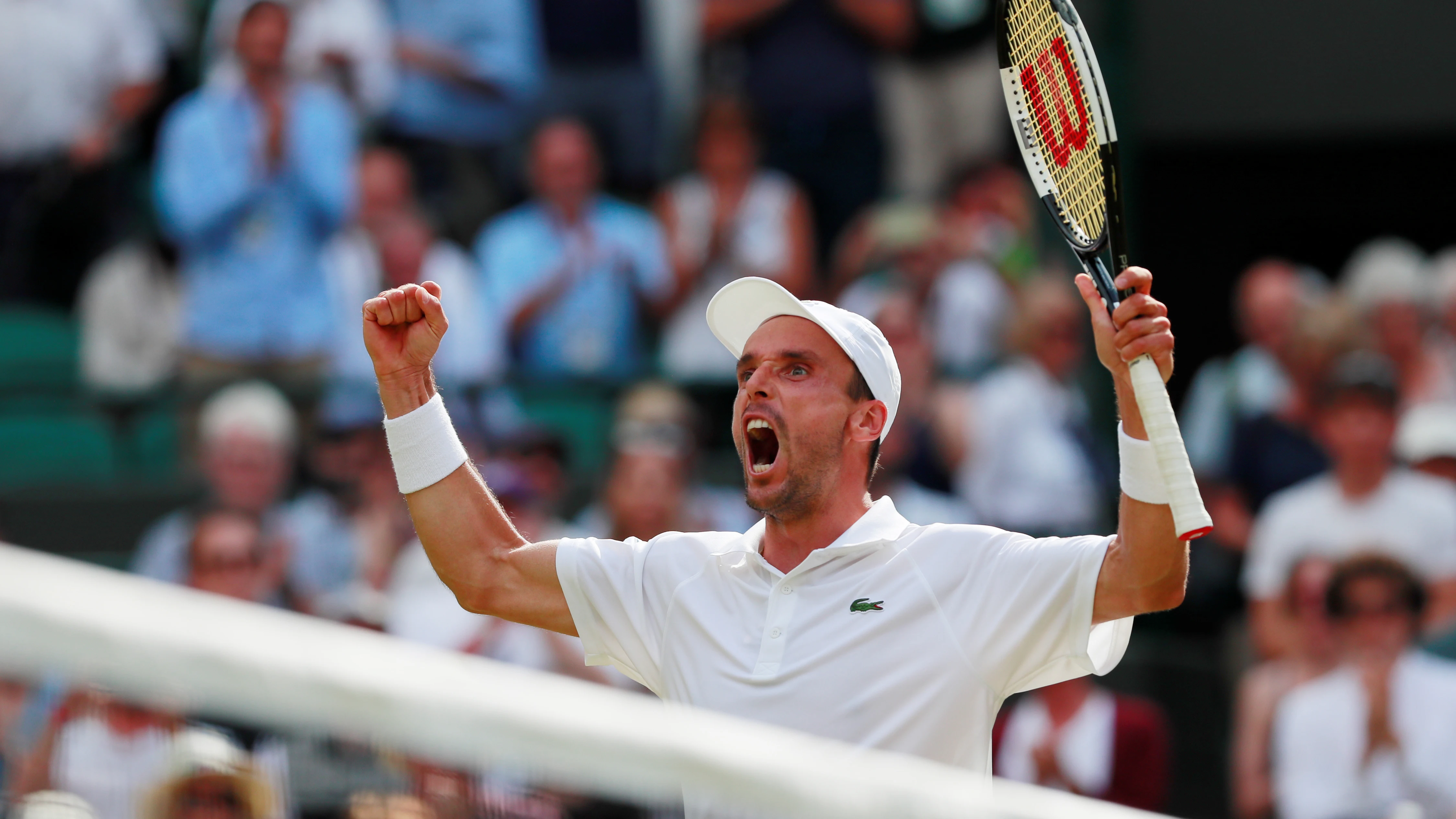 Roberto Bautista celebra su victoria contra Guido Pella