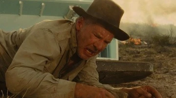 Indiana Jones después de la explosión nuclear. 