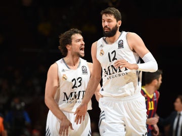 Llull y Mirotic, durante un partido del Real Madrid Llull y Mirotic, durante un partido del Real Madrid