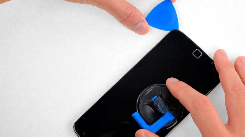 Motorola lanza kits para que repares sus móviles en tu propia casa