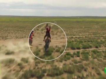 Duro accidente de Joan Barreda: su moto se queda clavada y salta por los aires Duro accidente de Joan Barreda: su moto se queda clavada y salta por los aires