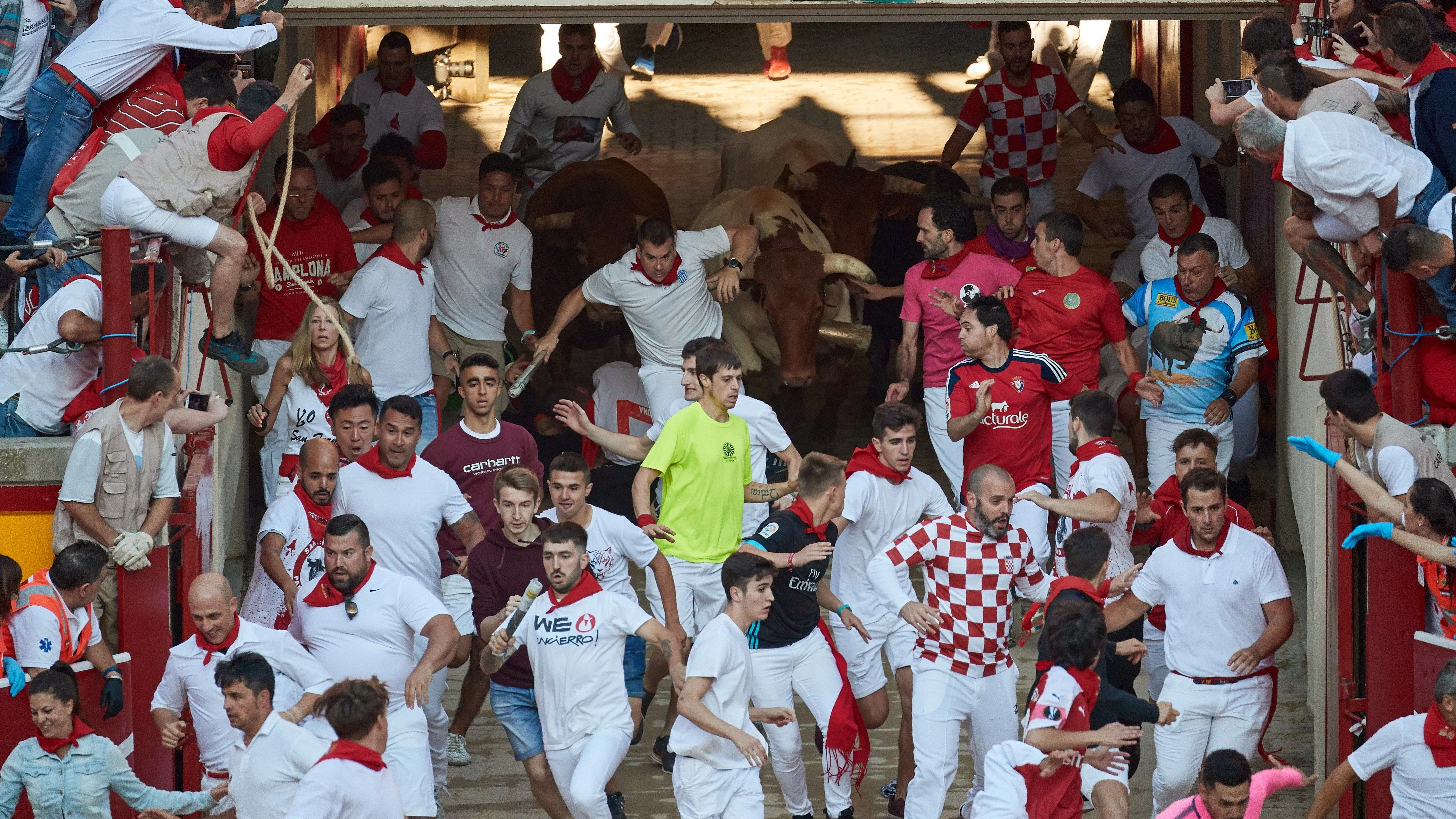 Los toros de la ganadería de Núñez del Cuvillo, durante el sexto encierro de los Sanfermines 2019