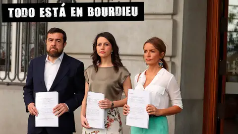 Ciudadanos presentando la denuncia El Muro