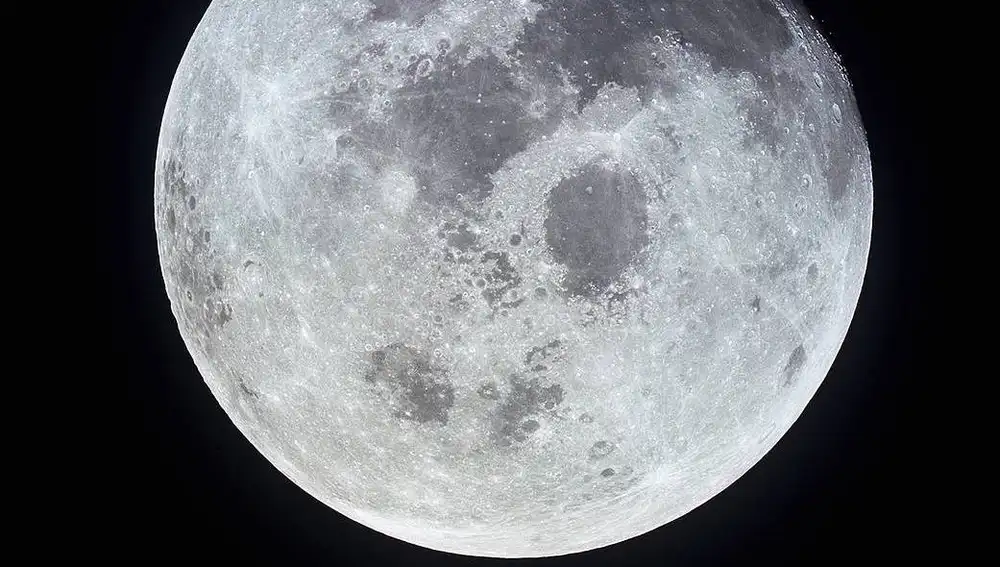 Los cráteres lunares son consecuencia de choques de meteoritos