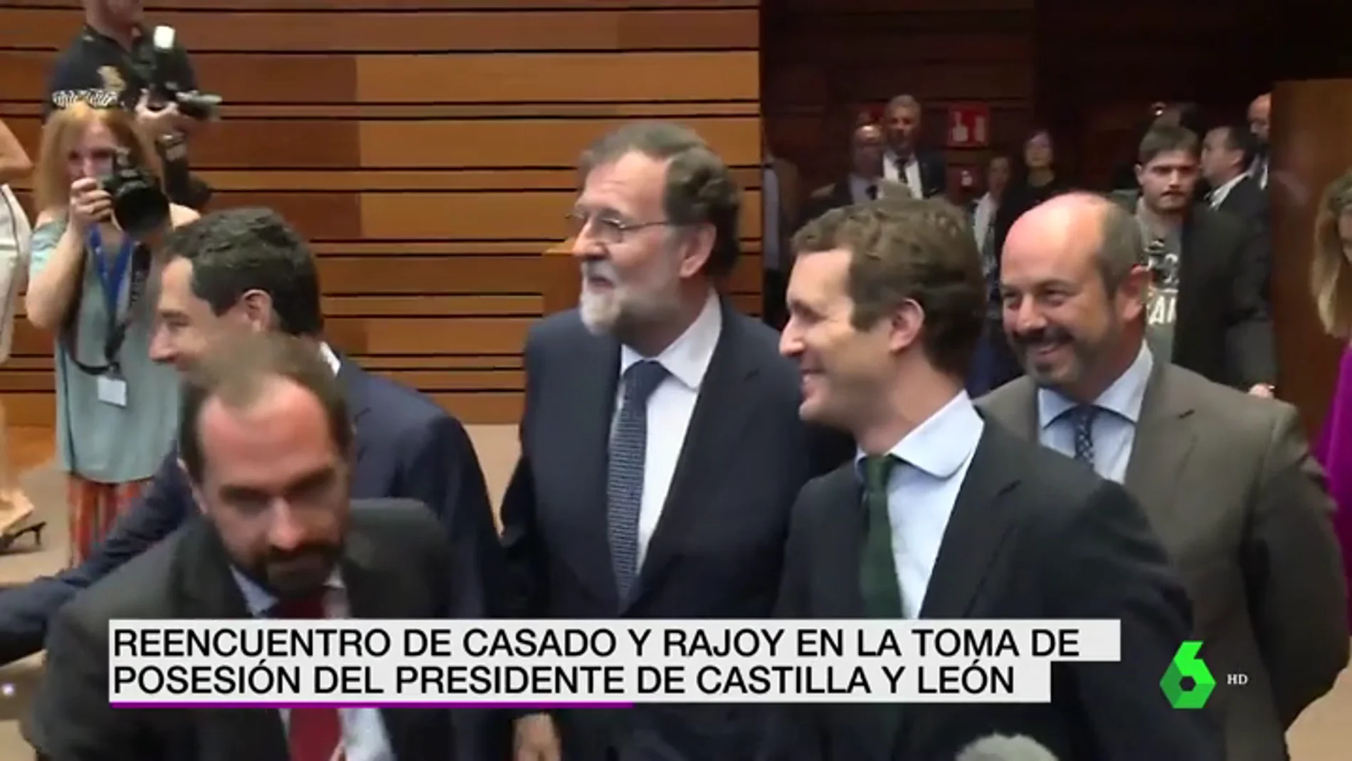 Reencuentro entre Casado y Rajoy en la toma de posesión del presidente de Castilla y León