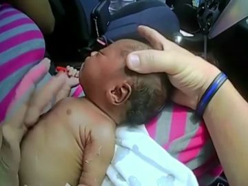 Bebé reanimado por un policía en Carolina del Sur Bebé reanimado por un policía en Carolina del Sur