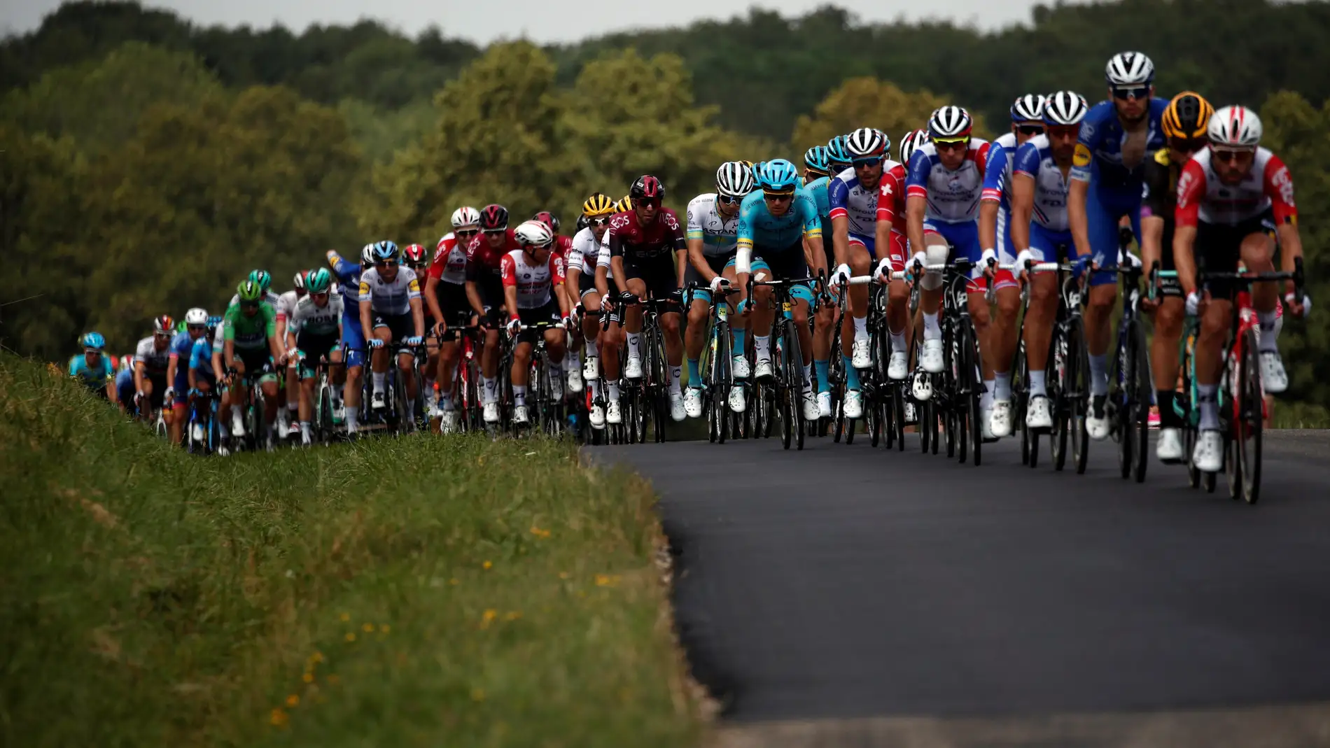 El pelotón durante la 7ª etapa de la 106ª edición de la carrera ciclista Tour de Francia