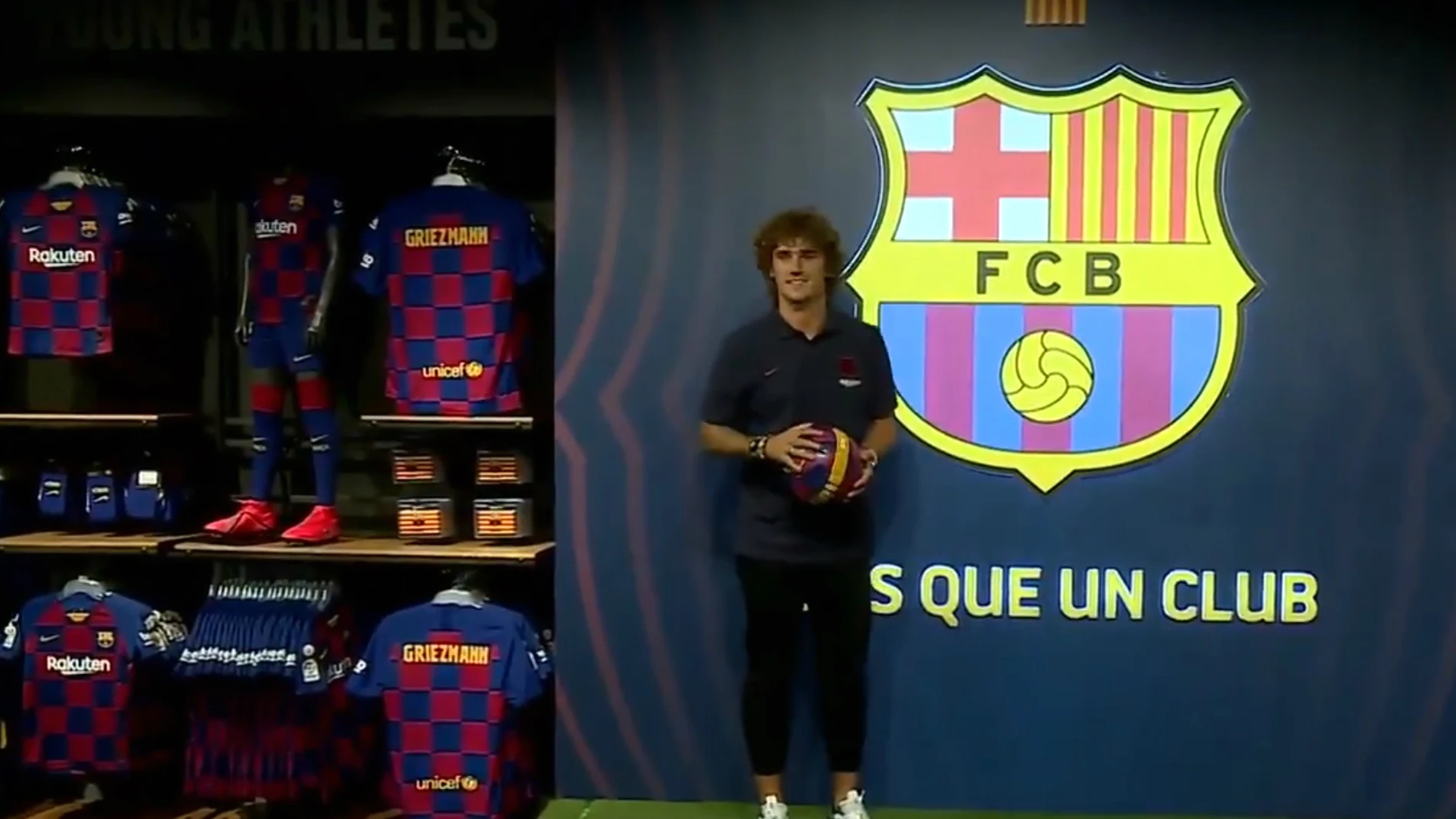 Antoine Griezmann, con el escudo del Barça