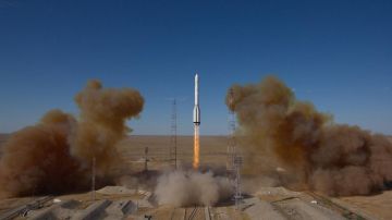 Primeras fotos del lanzamiento del vehículo de lanzamiento Proton-M con el observatorio SpectrRG