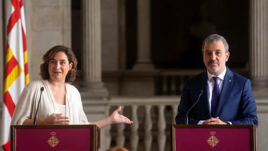 La alcaldesa de Barcelona, Ada Colau (i) , y el presidente del grupo municipal del PSC, Jaume Collboni La alcaldesa de Barcelona, Ada Colau (i) , y el presidente del grupo municipal del PSC, Jaume Collboni
