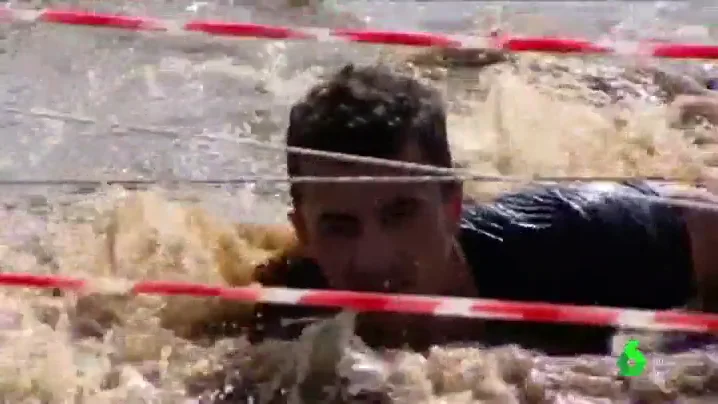 Un corredor de la carrera de barro de La Barca Un corredor de la carrera de barro de La Barca.