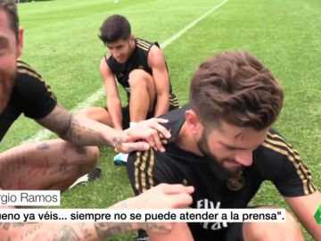 Sergio Ramos, el 'periodista' del Real Madrid en Montreal: "¿Cómo te encuentras después de palmarla en el primer partido?" Sergio Ramos, el 'periodista' del Real Madrid en Montreal: "¿Cómo te encuentras después de palmarla en el primer partido?"