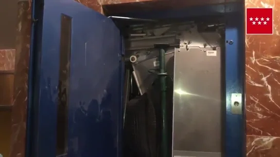 Herido un joven al desprenderse un ascensor y caer cuatro plantas en Alcorcón, Madrid Herido un joven al desprenderse un ascensor y caer cuatro plantas en Alcorcón, Madrid