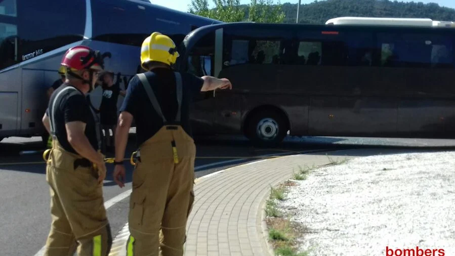 Siniestro entre dos autobuses