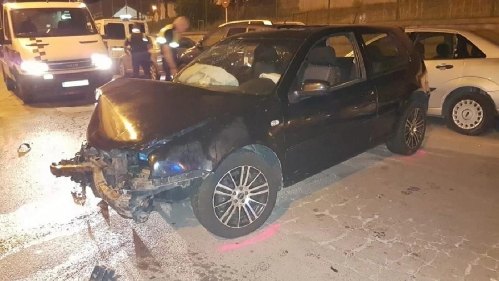 Coche destrozado en un accidente en Blanes, Girona.