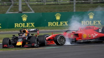 Vettel golpe a Verstappen