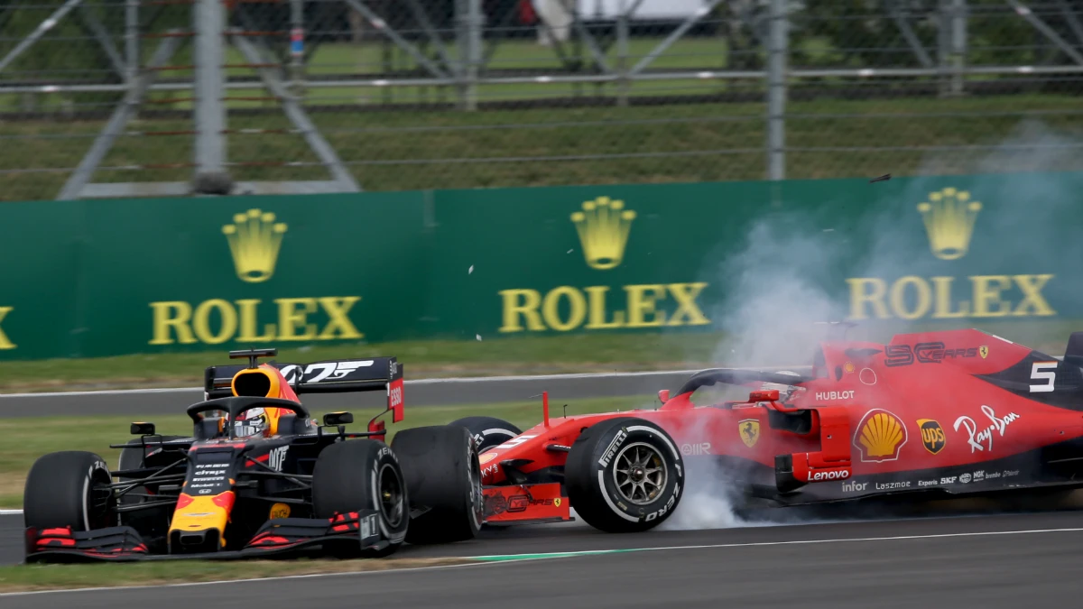 Vettel golpe a Verstappen