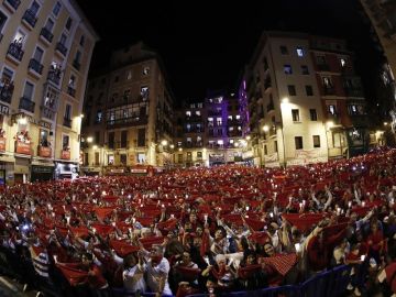Miles de personas han despedido desde la Plaza del Ayuntamiento de Pamplona los Sanfermines de 2019 Miles de personas han despedido desde la Plaza del Ayuntamiento de Pamplona los Sanfermines de 2019
