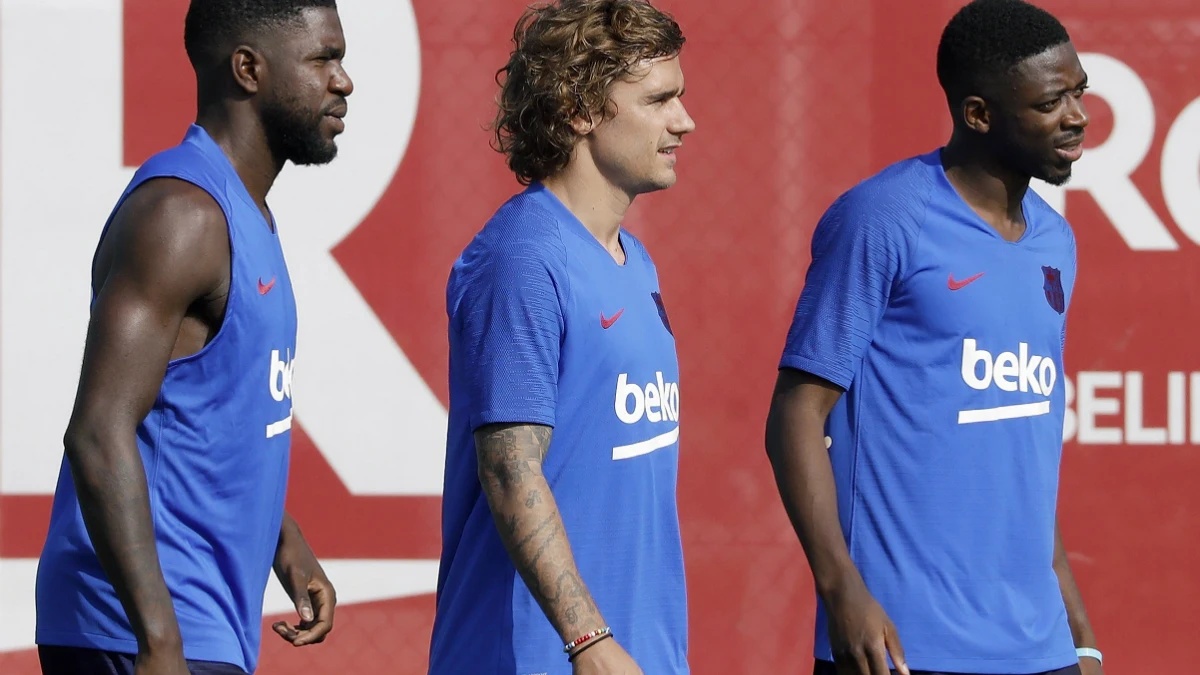 Griezmann, con Umtiti y Dembelé