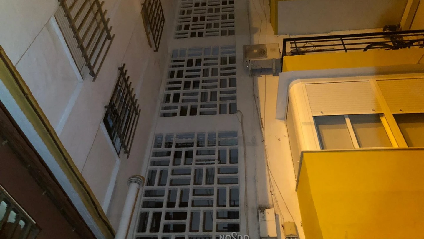 Fachada de un edificio en el barrio de la Macarena, Sevilla Fachada de un edificio en el barrio de la Macarena, Sevill