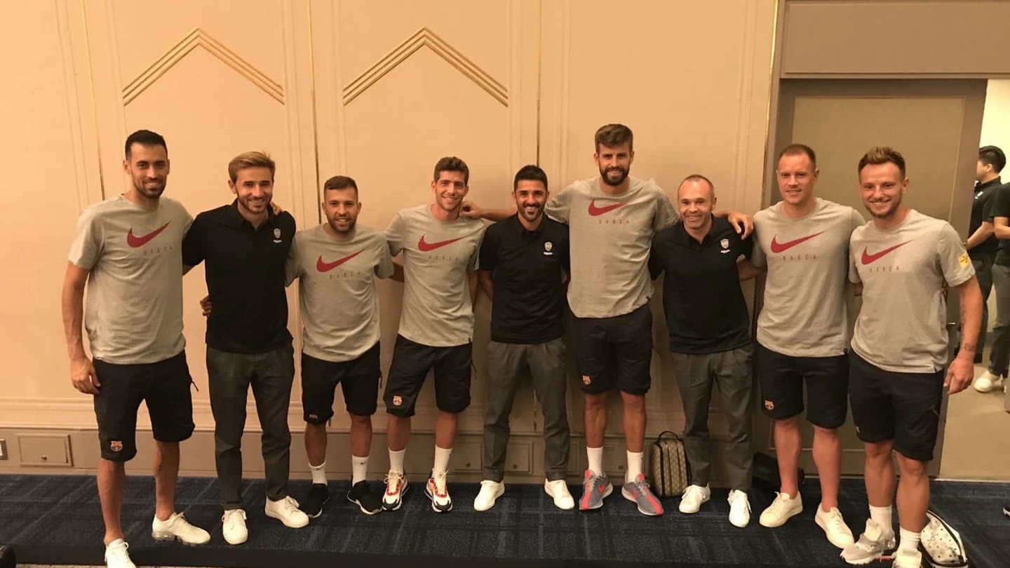 Iniesta, Villa y Samper junto a sus excompañeros Iniesta, Villa y Samper junto a sus excompañeros