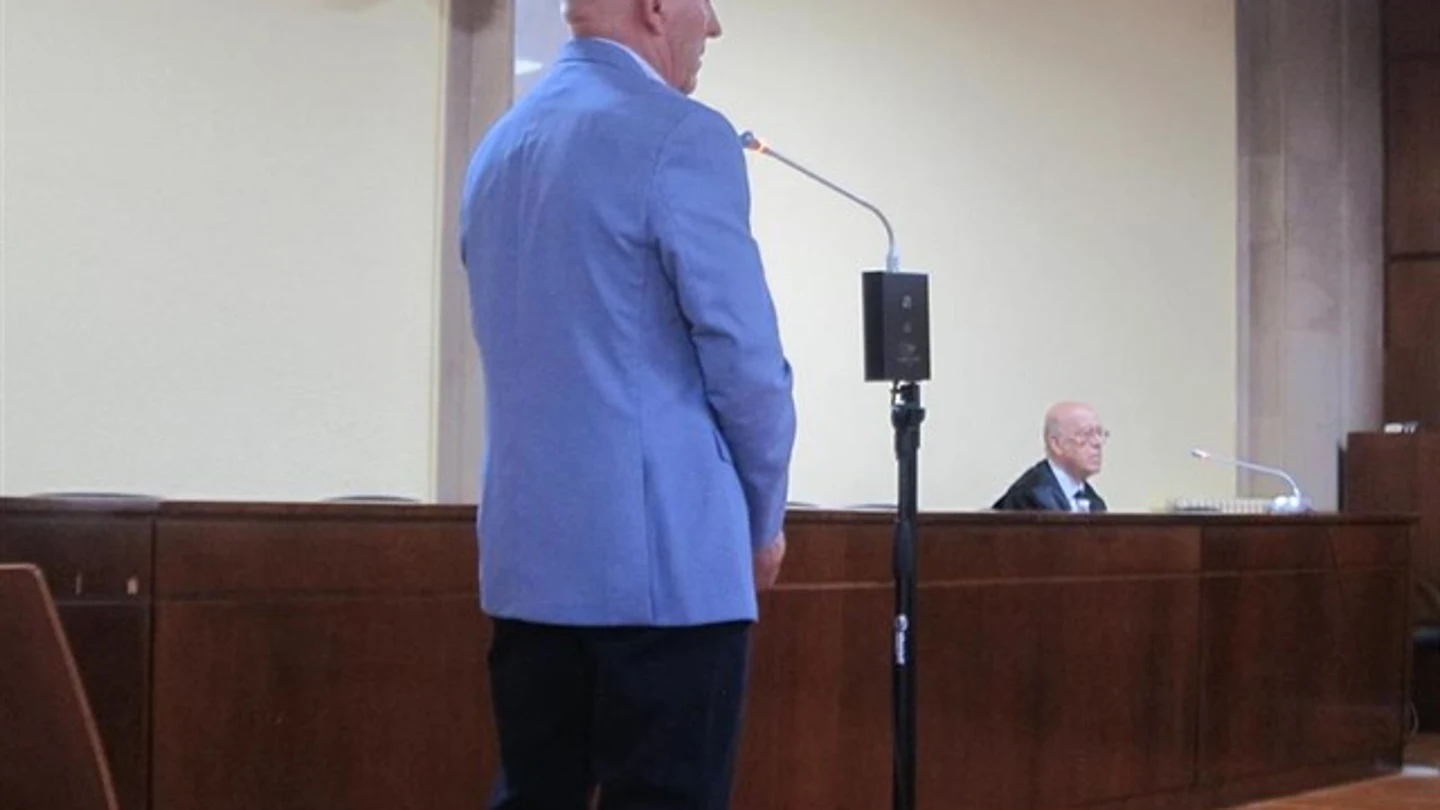 El procesado durante el juicio. El procesado durante el juicio.