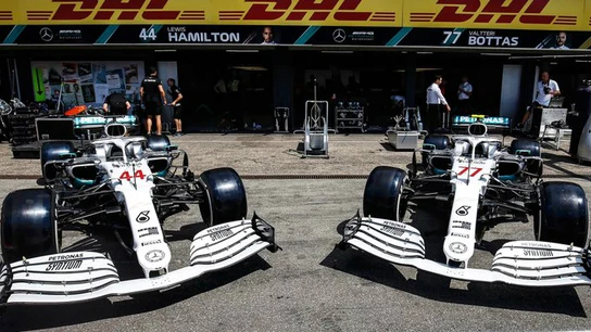 Los dos Mercedes, de blanco Los dos Mercedes, de blanco