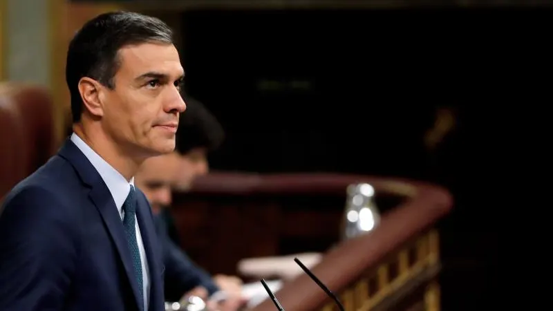 El candidato socialista, Pedro Sánchez, en el estrado del Congreso