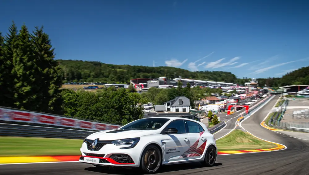 Renault-Megane-RS-Trophy-R