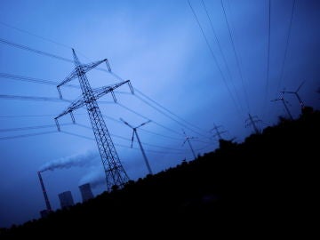 La CNMC plantea rebajar los peajes eléctricos La CNMC plantea rebajar los peajes eléctricos