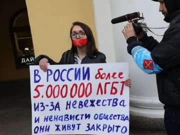 La activista LGTBi Yelena Grigoryeva en una protesta La activista LGTBi Yelena Grigoryeva en una protesta