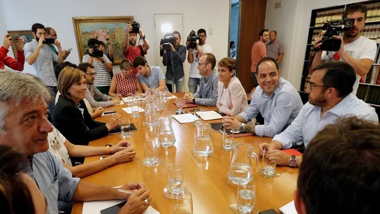 Reunión en el Parlamento Foral Reunión en el Parlamento Foral