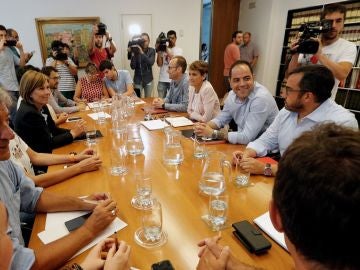 Reunión en el Parlamento Foral Reunión en el Parlamento Foral