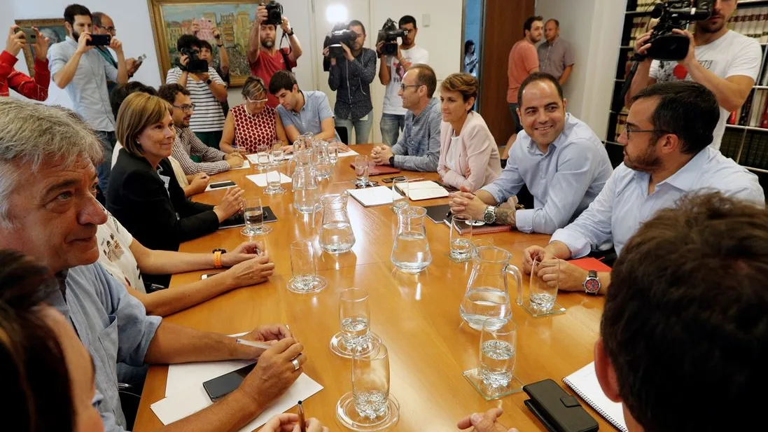 Reunión en el Parlamento Foral