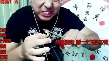 Imagen del youtuber chino que ha fallecido tras comer ciempiés vivos