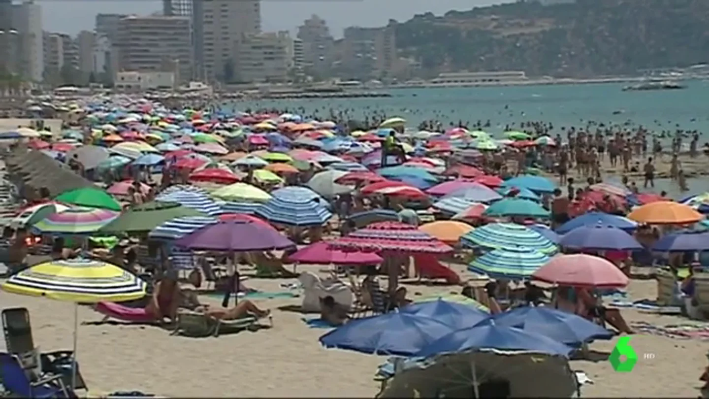 Playa de Calpe abarrotada Playa de Calpe abarrotada