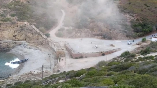 Narcolancha embarrada en la playa del Desnarigado Narcolancha embarrada en la playa del Desnarigado.