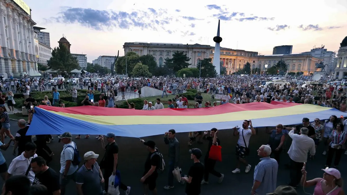 Concentración en Rumanía contra el secuestro, violación y asesinato de una menor Concentración en Rumanía contra el secuestro, violación y asesinato de una menor