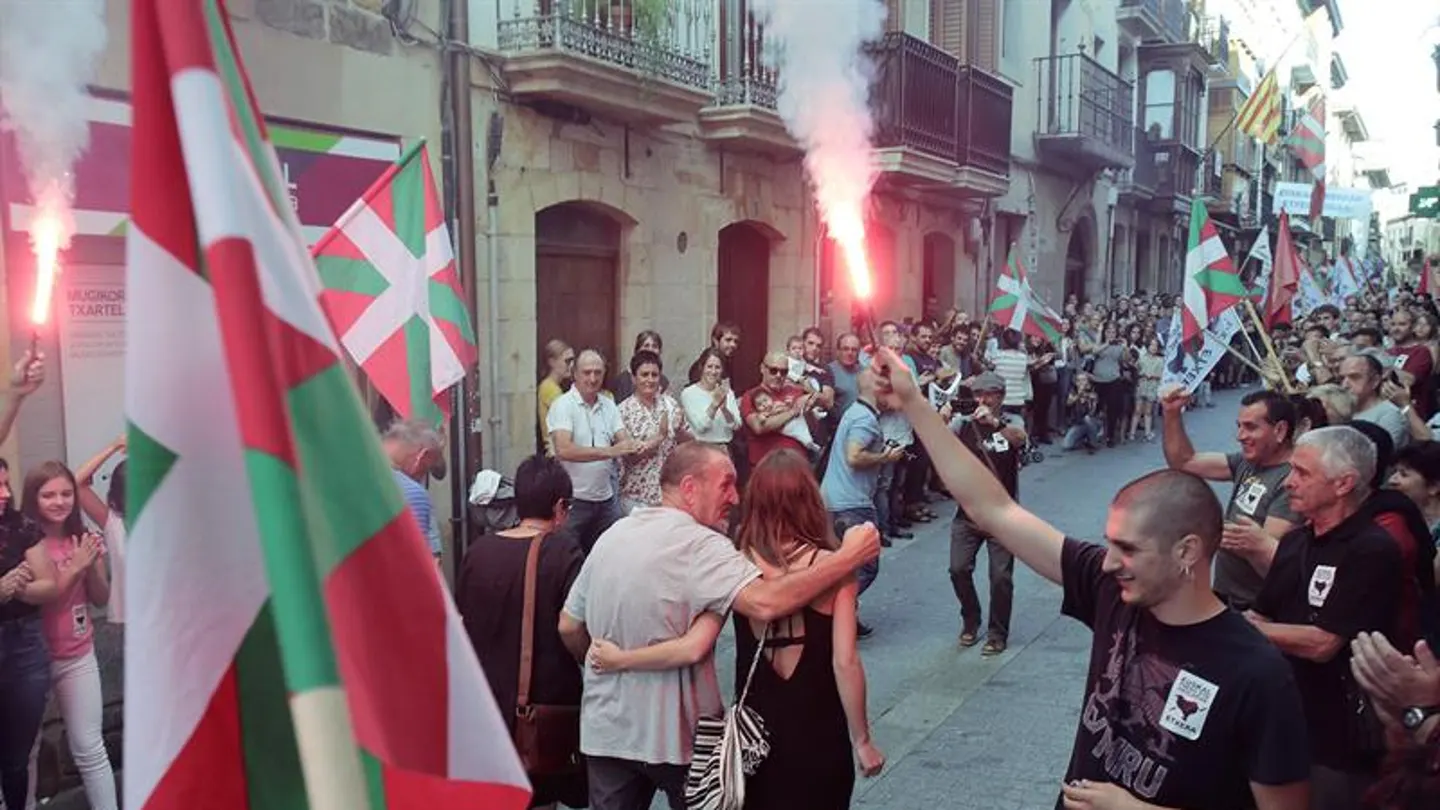 El preso de ETA Xabier Ugarte a su llegada a la localidad guipuzcoana de Oñate. Xabier Ugarte Villar El preso de ETA Xabier Ugarte a su llegada a la localidad guipuzcoana de Oñate. Xabier Ugarte Villar