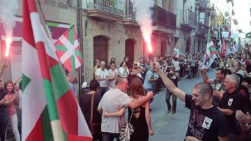 El preso de ETA Xabier Ugarte a su llegada a la localidad guipuzcoana de Oñate. Xabier Ugarte Villar