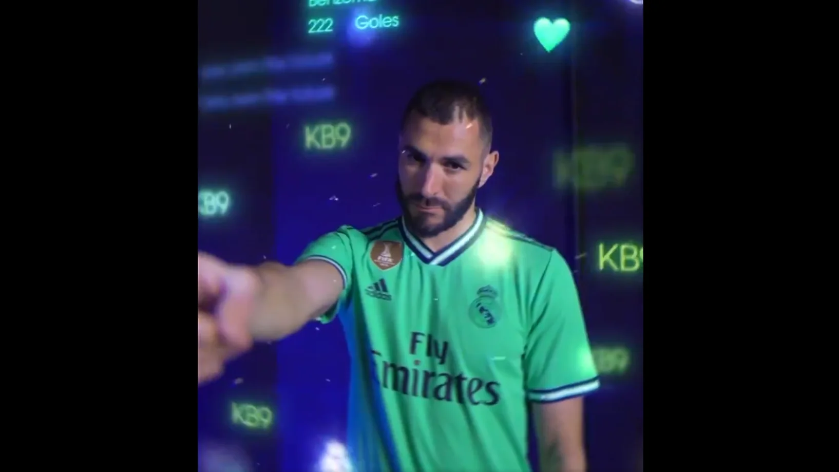 Karim Benzema, con la nueva equipación del Real Madrid