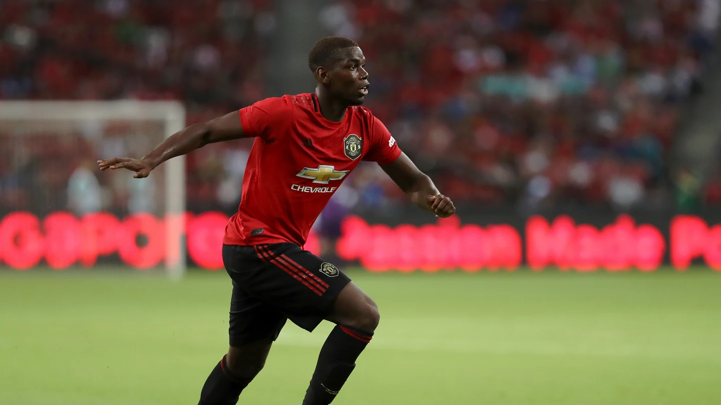 Pogba conduce el balón Pogba conduce el balón