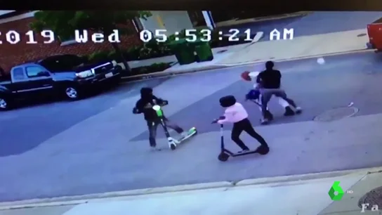 Brutal paliza a un empleado de la Policía de Baltimore Brutal paliza a un empleado de la Policía de Baltimore