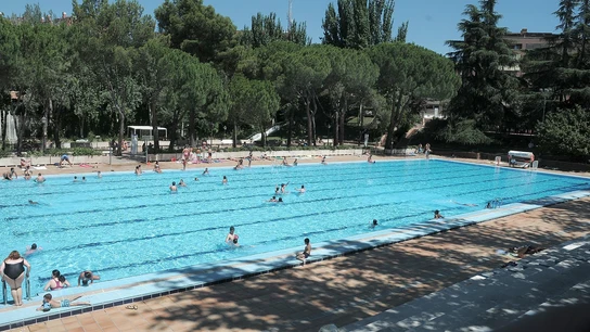 Imagen de archivo de una piscina de Madrid Imagen de archivo de una piscina de Madrid